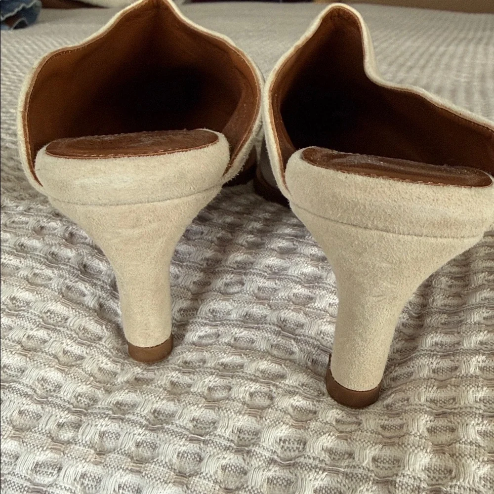 Aquatalia Women's Elegant Cream Clogs Size 7 - Picture 7 of 7
